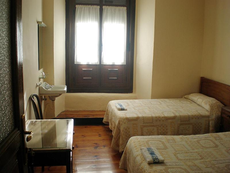 Hostal Paris Jaca Zimmer foto