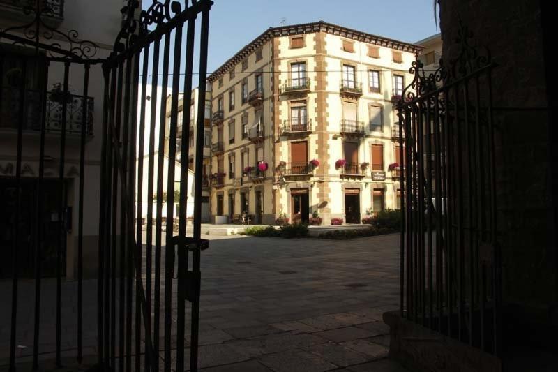 Hostal Paris Jaca Exterior foto