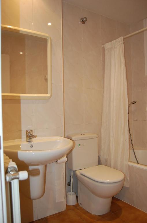 Hostal Paris Jaca Exterior foto