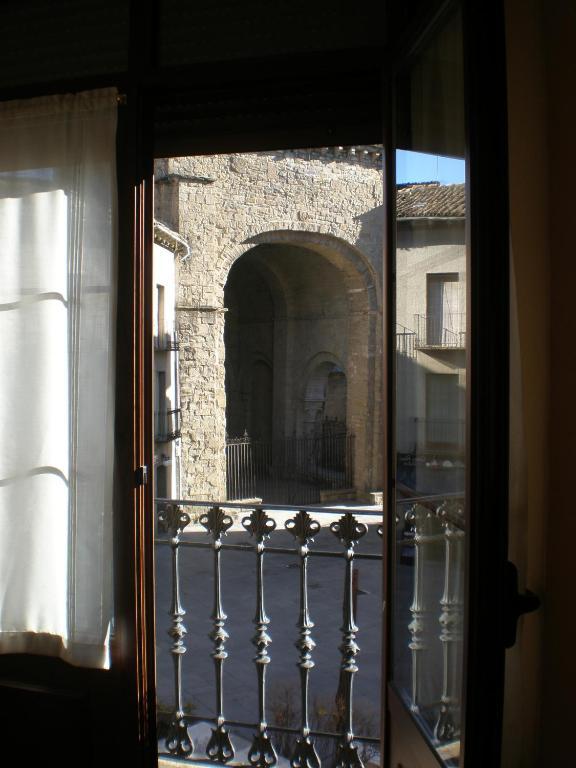 Hostal Paris Jaca Exterior foto