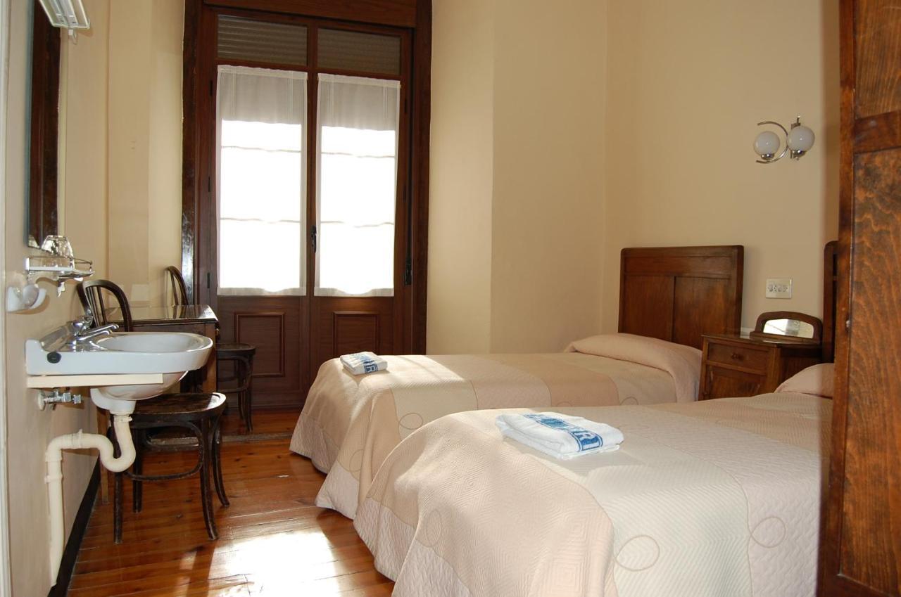 Hostal Paris Jaca Zimmer foto
